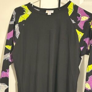 Lularoe Halloween Randy t shirt. Bats. Nwot. Small.